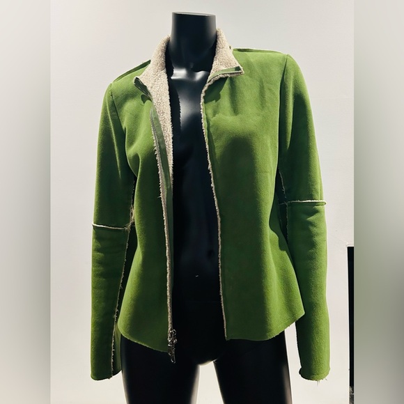 So cute Velvet faux shearling green pea coat. Size M in excellent condition - Picture 2 of 8